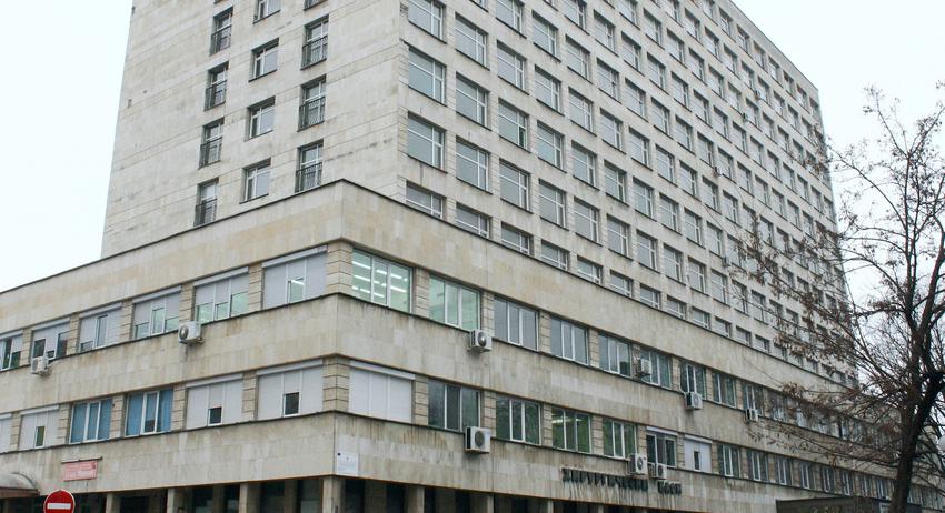 Болницата се пръска по шевовете. Претъпкана е до краен предел