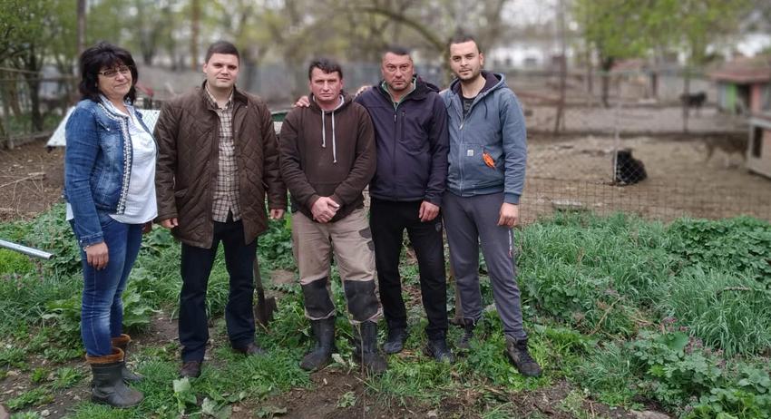 Горското осигури 20 дръвчета за кучешкия приют "Тонка Петрова"