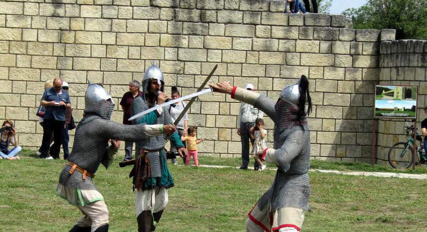 Втори ден военен лагер връща Средновековието в Преслав