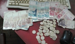 Глупост! Обирджия на магазин разпитва полицаи и се издаде