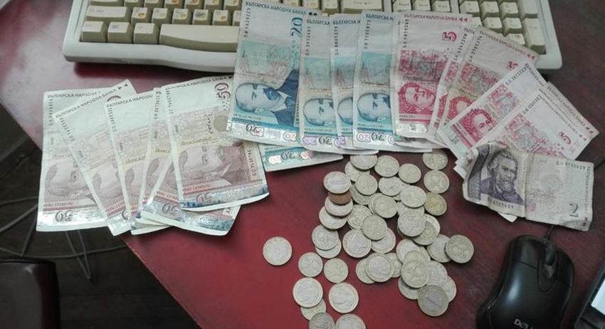 Наказват с работа обирджия на магазин