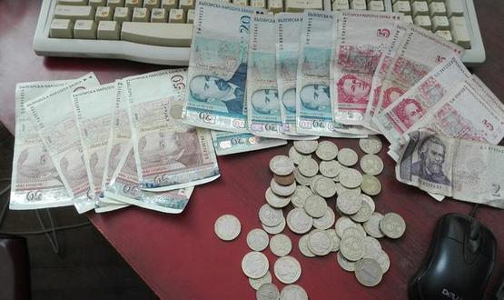 Наказват с работа обирджия на магазин