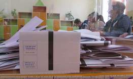 Проверяваха номера по ръцете и безплатен бензин