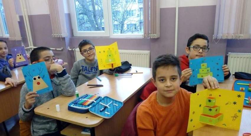 Деца благодарят на горски с коледни картички