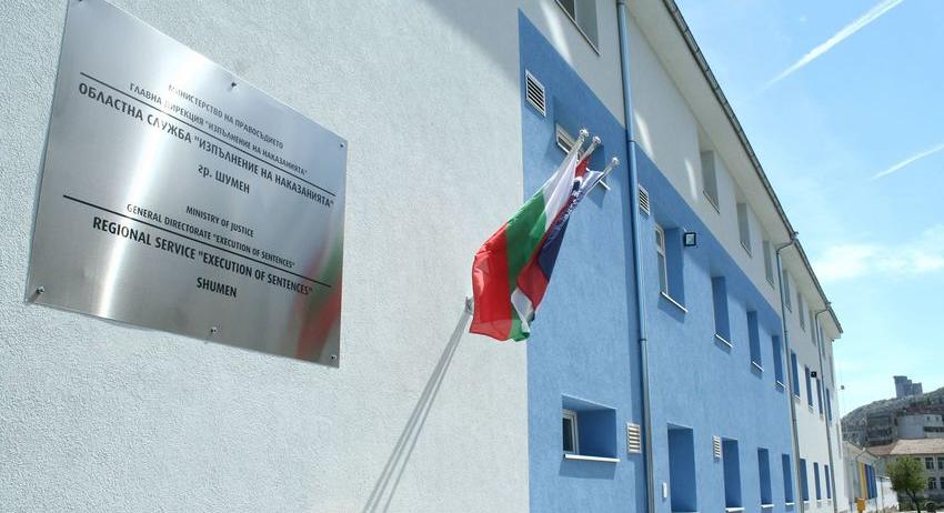 Крум, отмъкнал полицейска униформа, пак е в ареста за 4 обира