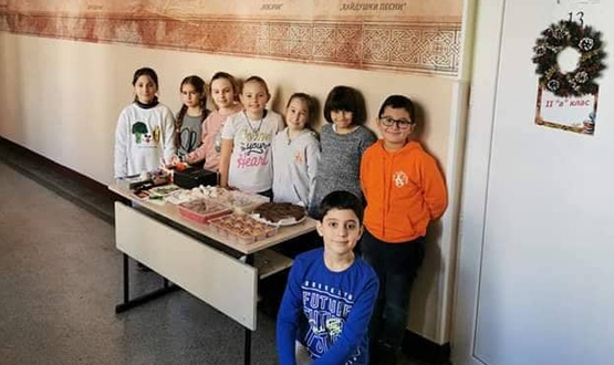 Ученици с добри сърца помагат на връстници