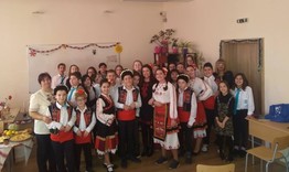 Ученици от СУ "Панайот Волов" представиха фолклорните празници