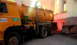 С цистерна доставят вода за училищата