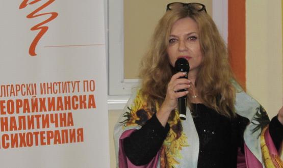 Мадлен Алгафари за възпитанието, с*кса и тишината