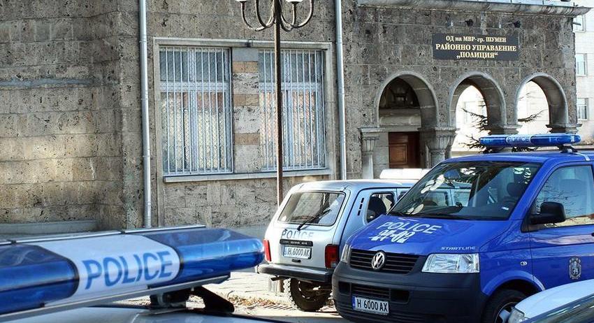 Полицаи не можаха да "гостуват" на трима под карантина