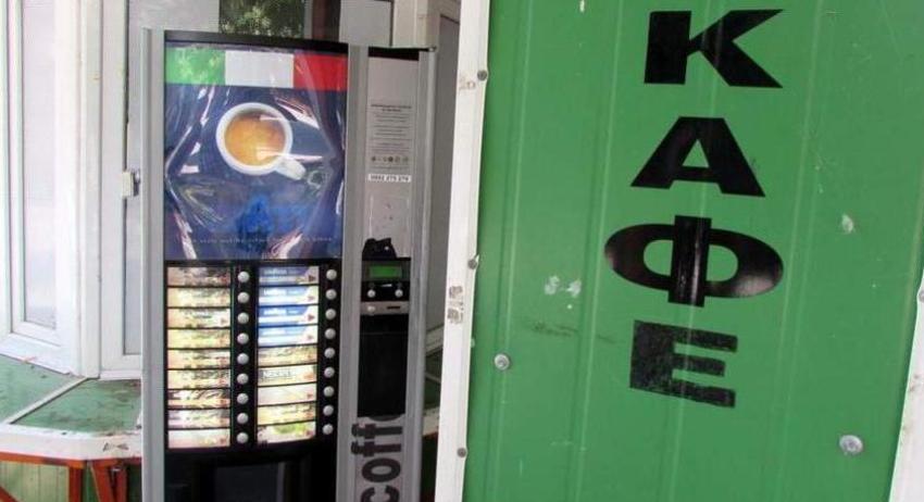Без струпване на хора в църквите, пускат автоматите за кафе
