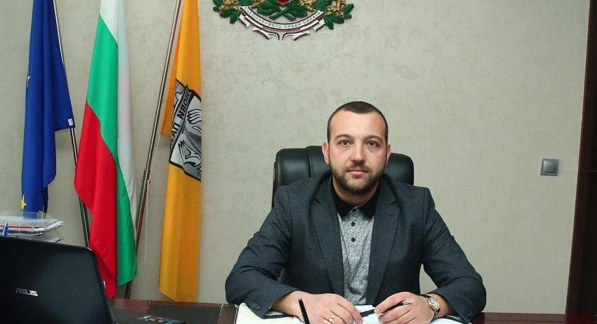 Кметът на Нови пазар: Поздравявам хората от най-благородната професия