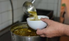 Ресторантът на общината готви безплатно за 170 нуждаещи се