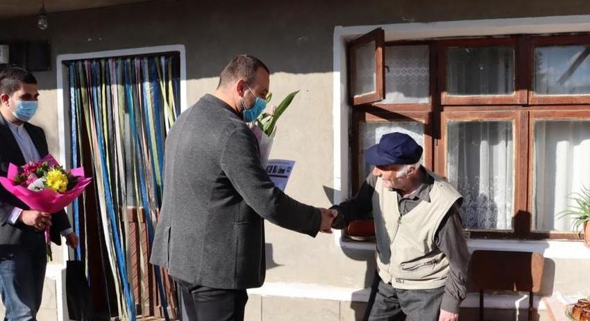 Ветеранът Димитър Митев посрещна гости за 97-годишнината си