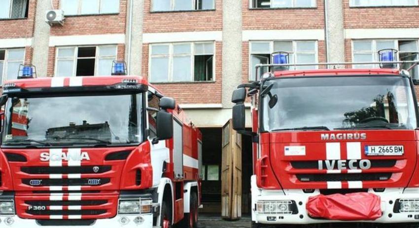 Пожар в двора на болницата, гори сграда на  БЛС-Шумен