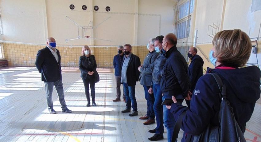 Със средства от  Министерство на младежта и спорта ремонтират зала "Плиска"