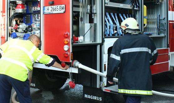 Пожарникари спасиха от пламъци къща в Златар 