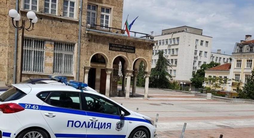 Задържаха двама за среднощен грабеж 