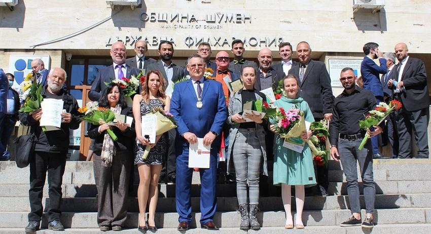Наградиха изявени творци за Деня на Шумен