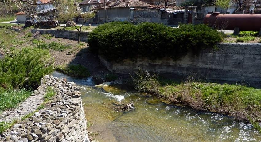 Мъж падна в реката с колело 