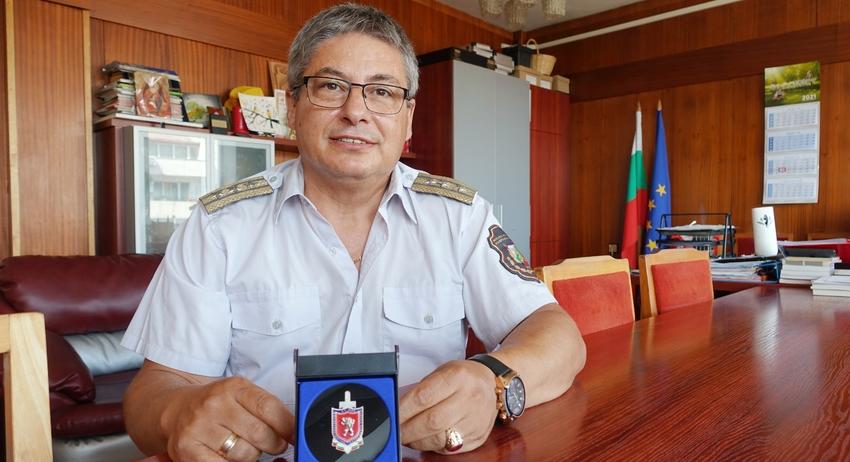 Kомисар Иван Иванов с почетен знак на МВР