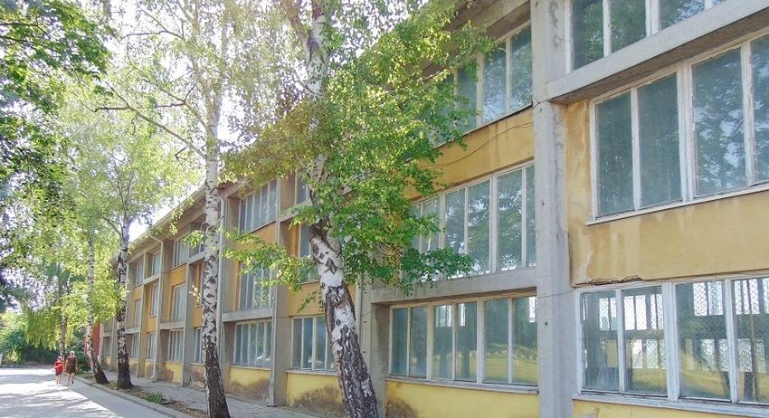 Ремонтират първи корпус в спортен комплекс „Плиска“