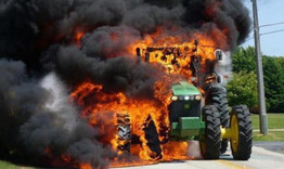 Трактор изгоря при пожар срещу жп прелеза в Смядово