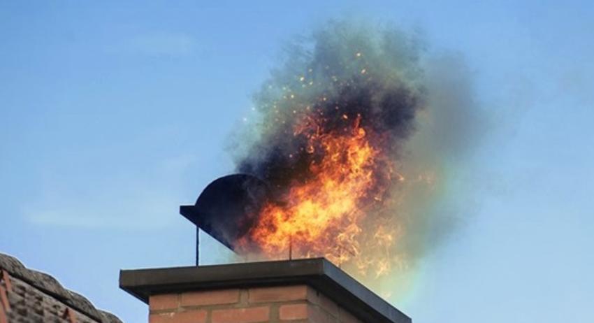 Огнеборци гасиха пожари в комини на жилищни сгради