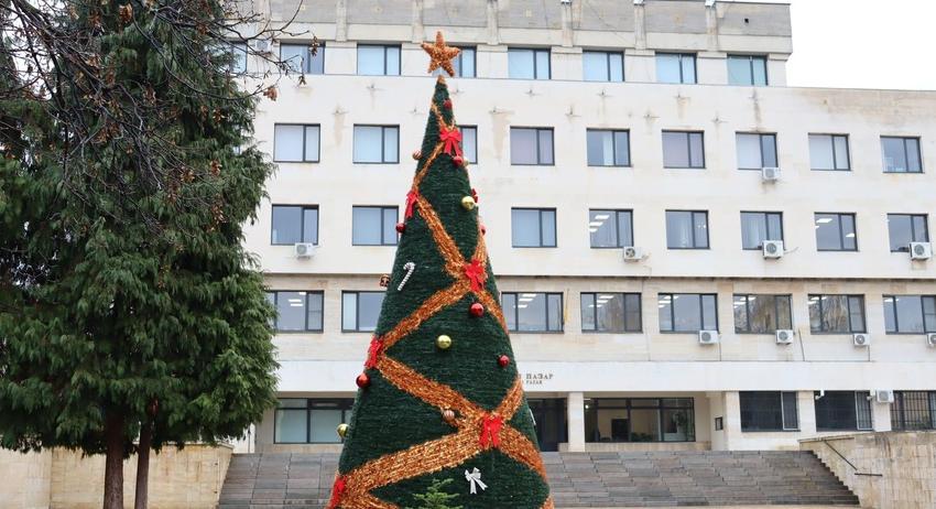 Шарена коледно-новогодишна програма в Нови пазар