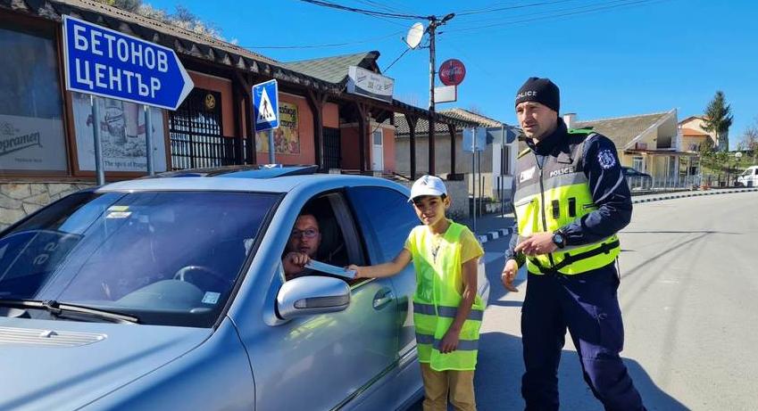 Ученици от СУ „Св. Паисий Хилендарски“ във Върбица участваха в изнесен урок на тема  „Безопасно движение по пътищата“