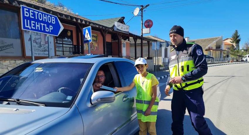 Ученици от СУ „Св. Паисий Хилендарски“ във Върбица участваха в изнесен урок на тема  „Безопасно движение по пътищата“