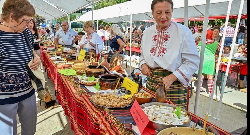 Шумен пее, танцува и опитва вкусни гозби
