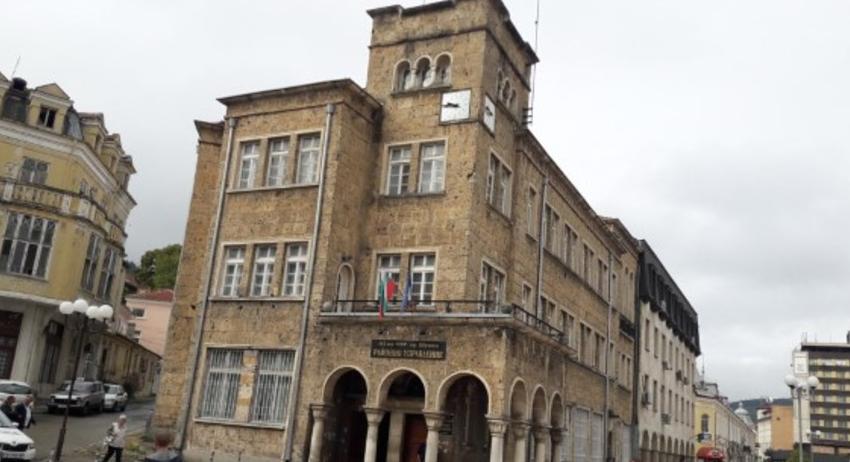 Установиха водача, предизвикал тежката катастрофа на кръстовището между бул. "Мадара" и бул. "Ришки проход"