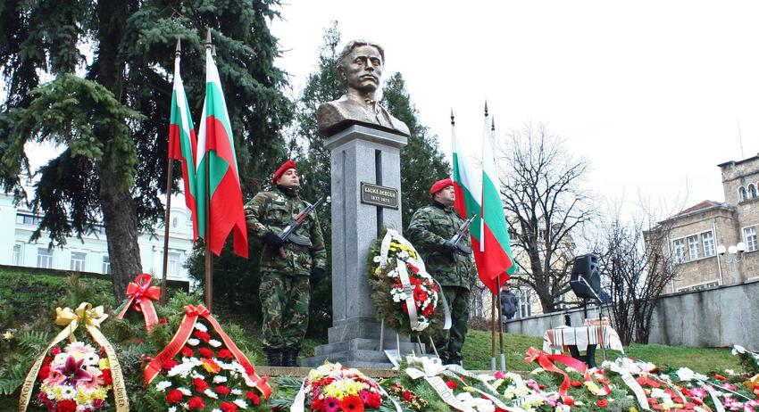 С ритуал по полагане на венци и цветя в Шумен ще бъде почетена паметта на Васил Левски