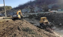 Във Върбица запона почистването на коритото на река "Герила"
