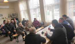 Мобилни полицейски екипи се срещнаха с жителите на селата Върбяне и Златна нива 