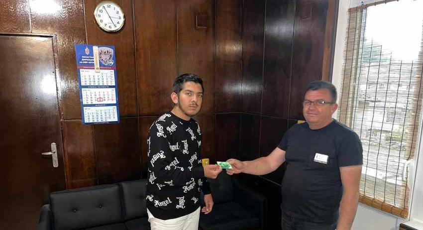 16-годишен ученик от Върбица предаде загубена дебитна карта