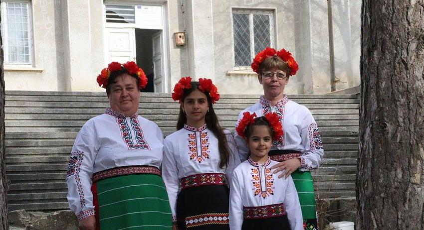 Читалищата в селата Енево, Зайчино ореше, Памукчии и Стан получиха нови носии
