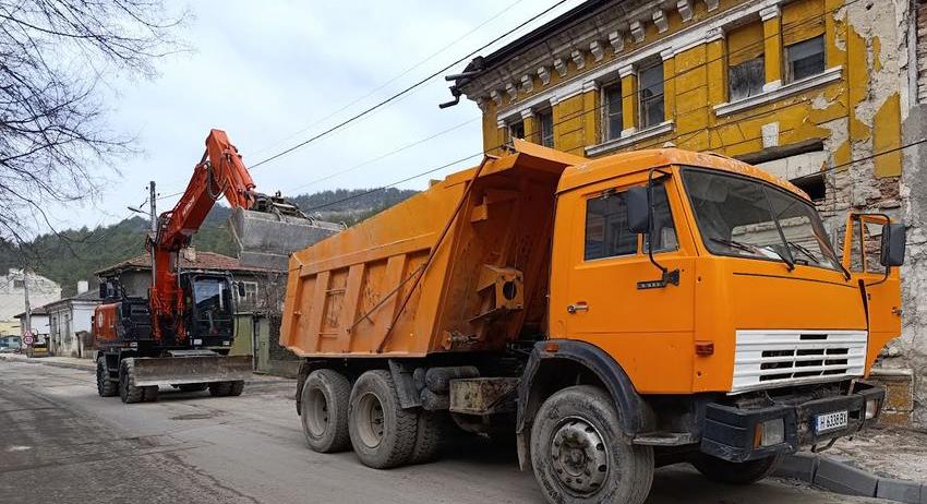 Започна реконструкцията на водопровода на улица „Г. С. Раковски“ в Шумен