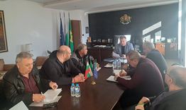 Чистят и мият улиците преди Великден