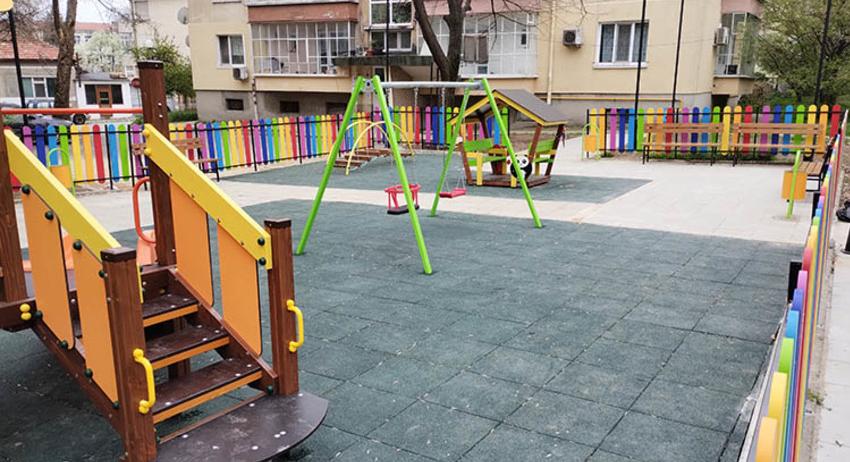 Две нови площадки ще радват децата в Нови пазар