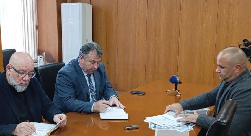 Инфраструктурни проблеми, натрупани от десетилетия, поставиха граждани в приемната на кмета