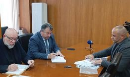 Инфраструктурни проблеми, натрупани от десетилетия, поставиха граждани в приемната на кмета