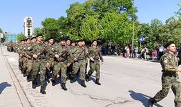 В Деня на Българската армия кметът поднесе венец пред паметната плоча на „Спасителите на шуменските бойни знамена“