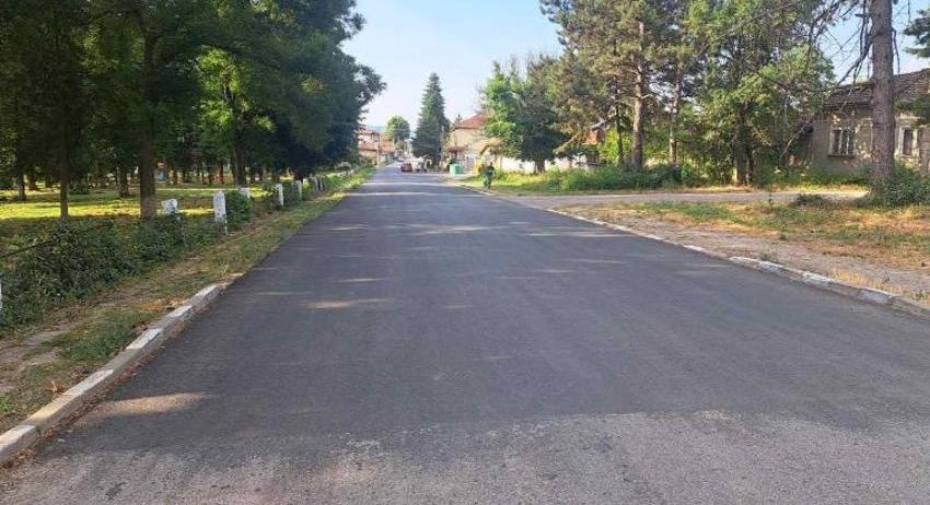 Кметът инспектира първите четири улици от програмата за асфалтиране по селата