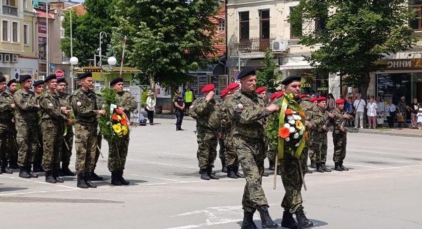Шумен почете паметта на Христо Ботев и загиналите за свободата на България
