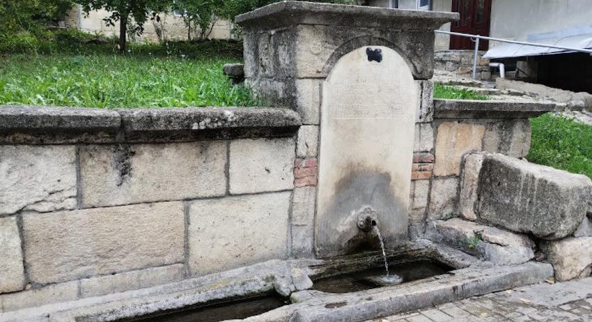 Водата от две чешми е негодна за пиене