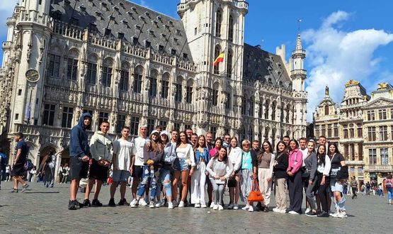 Ансамбълът за народни песни и танци „Шумен“ участва в международен фестивал в Белгия