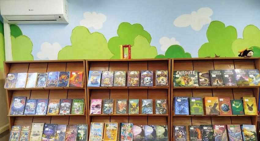 Изложение на фентъзи книги в Нови пазар
