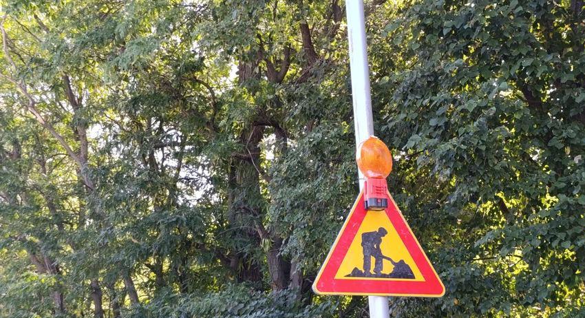 В района на ДКЦ-1 полагат безизкопно кабели по тротоари